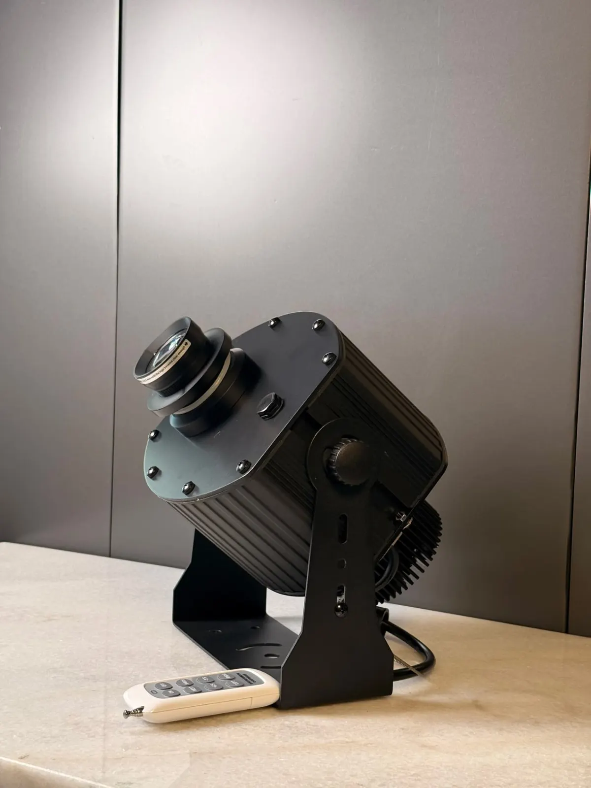 Projecteur gobo LED 4 gobos rotatifs MG-X MEGALIGHT – projecteur avec télécommande, en stock au Maroc