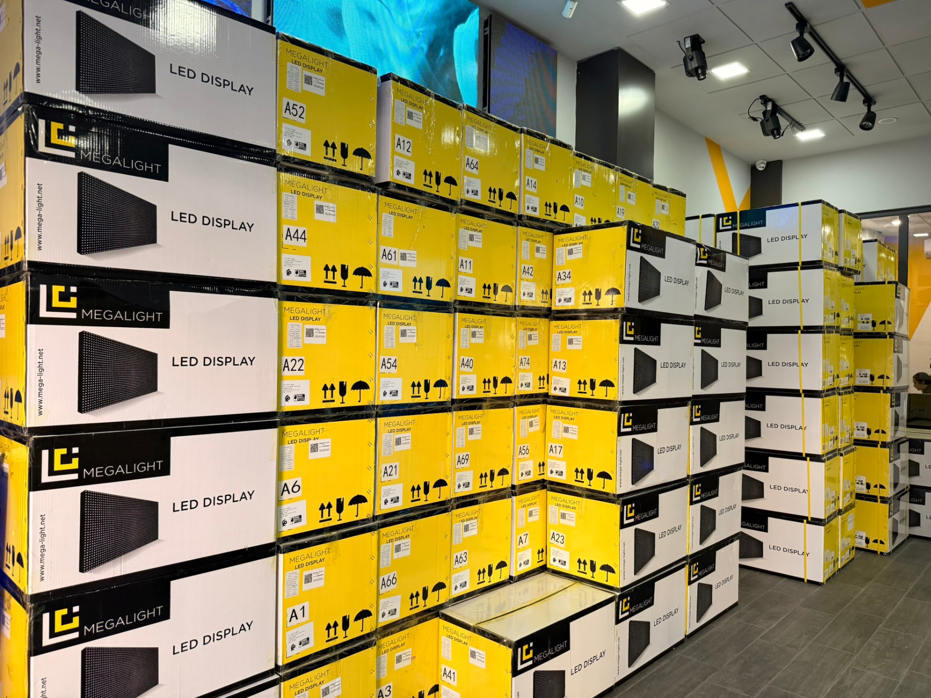 Stock permanent MEGALIGHT en showroom